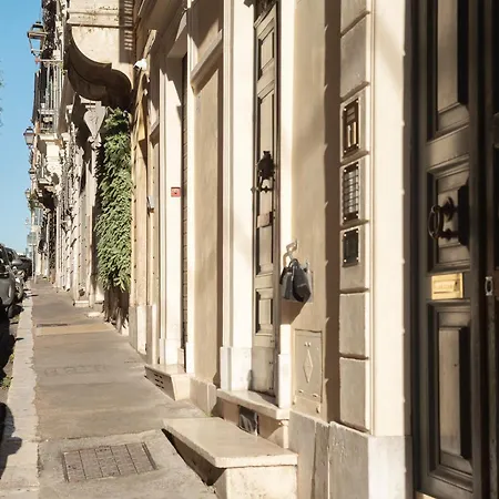 The Mirror Next To Spanish Steps Apartment